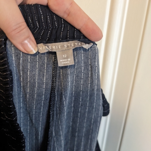 Wide leg, flowy pants by Valerie Stevens - Picture 2 of 5